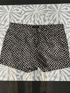 Banana Republic Black and Cream Lattice Print Women's Shorts